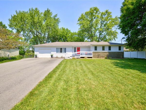 44 Castle Acres Dr, Webster, NY 14580