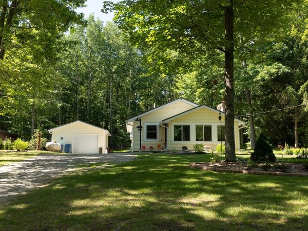 7692 Lakeview Drive, Harrison, MI 48625