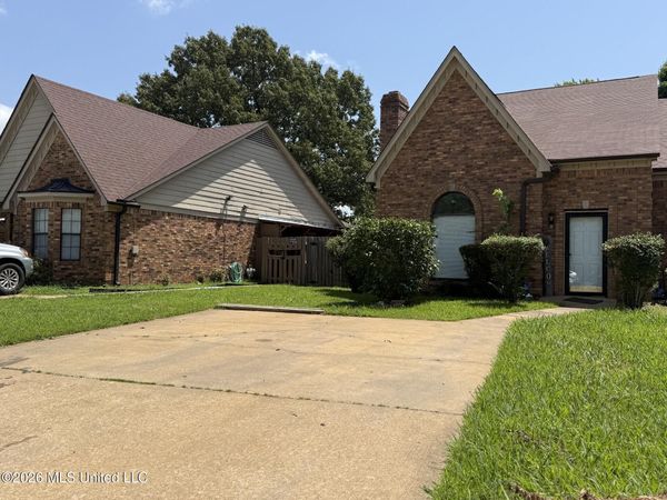 7090 Greenbriar Drive, Southaven, MS 38671