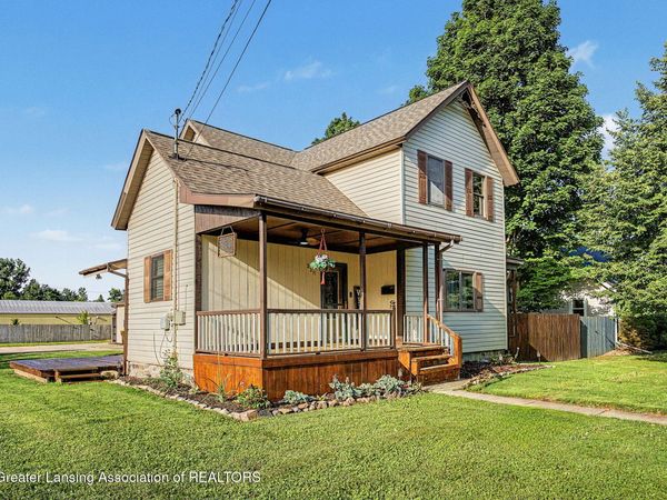 228 Union Street, Grand Ledge, MI 48837