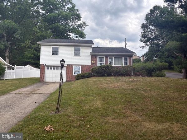2335 W NORWEGIAN STREET, POTTSVILLE, PA 17901