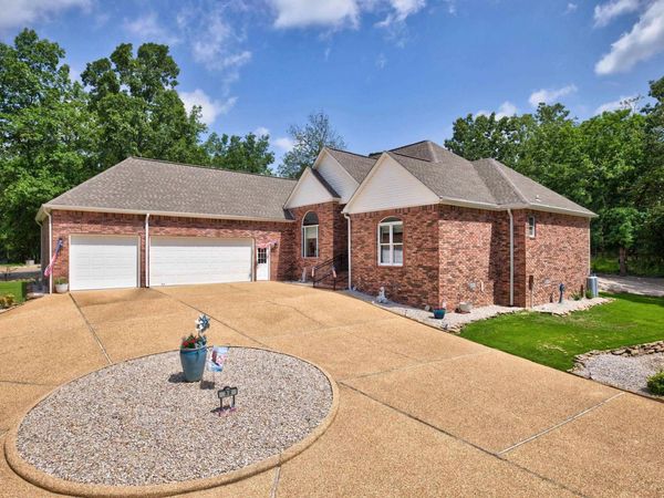 32 Sanchez Way, Hot Springs Village, AR 71909