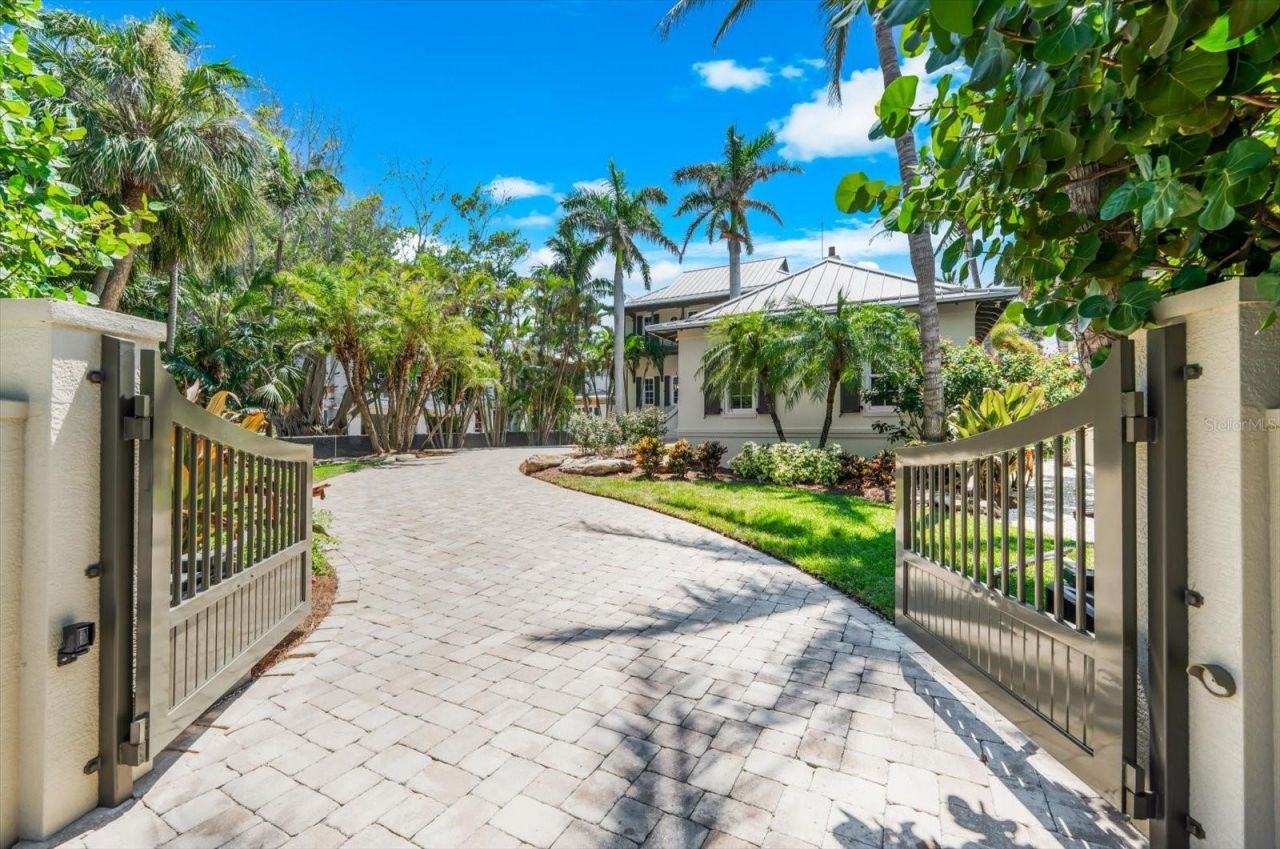 500 Gulf Boulevard, Belleair Shores, FL 33786 Photo