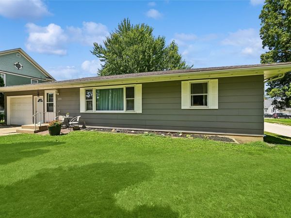 300 S Oak Street , Anamosa, IA 52205