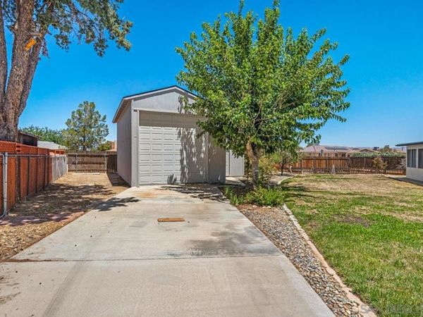 12450 Algonquin Rd, Apple Valley, CA 92308