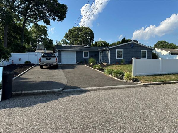 7 Amherst Road, Ronkonkoma, NY 11779