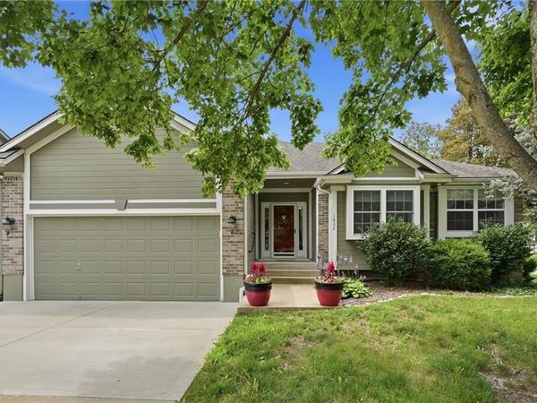 1832 Stonewood Drive, Lee's Summit, MO 64086