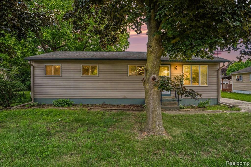 821 Isham Street, Owosso, MI 48867 Main Photo