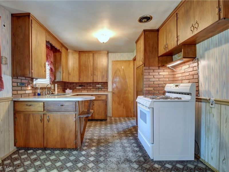 2933 Coventry Boulevard NE, Canton, OH 44705 Photo 13