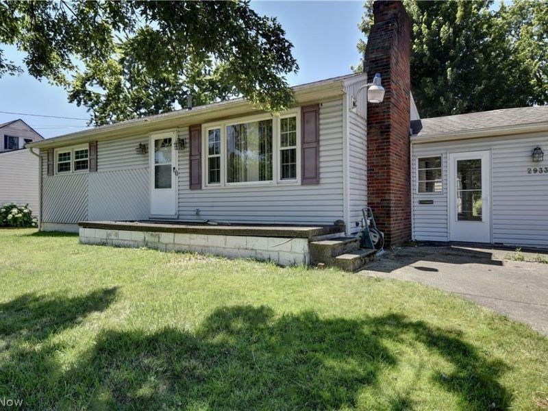 2933 Coventry Boulevard NE, Canton, OH 44705 Photo 4