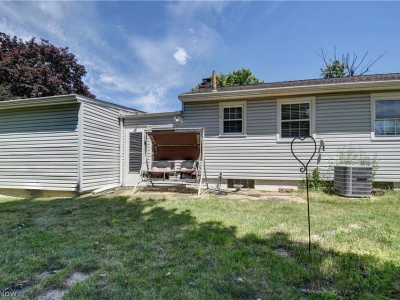 2933 Coventry Boulevard NE, Canton, OH 44705 Photo 9