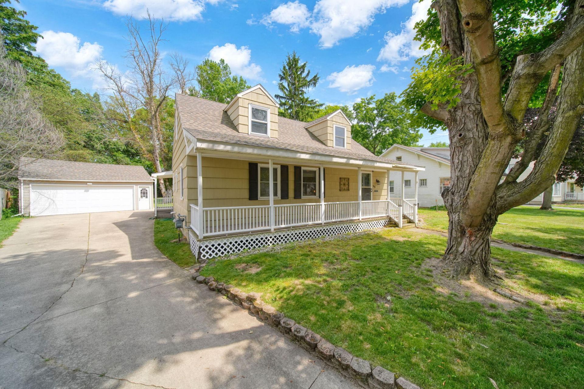 743 Briarcliff Road, Jackson, MI 49201 Main Photo