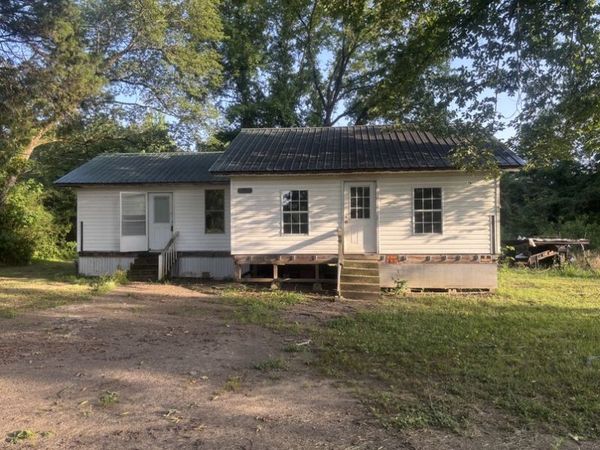 107 South , Plainview, AR 72857
