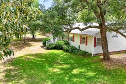 1104 Longpoint Road photo 4