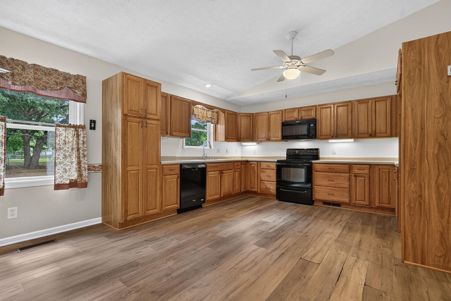 1104 Longpoint Road Photo 23