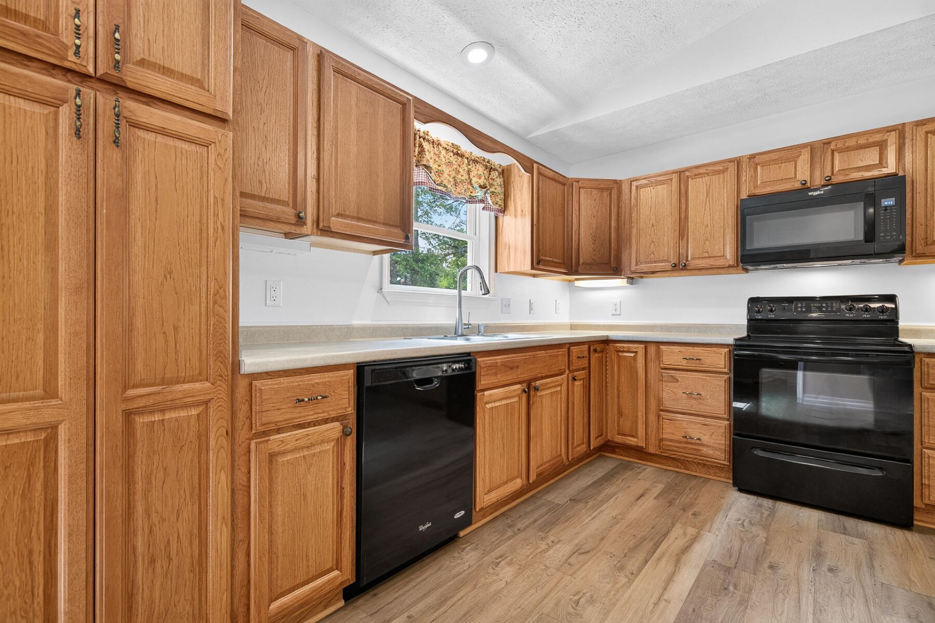 1104 Longpoint Road Photo 26