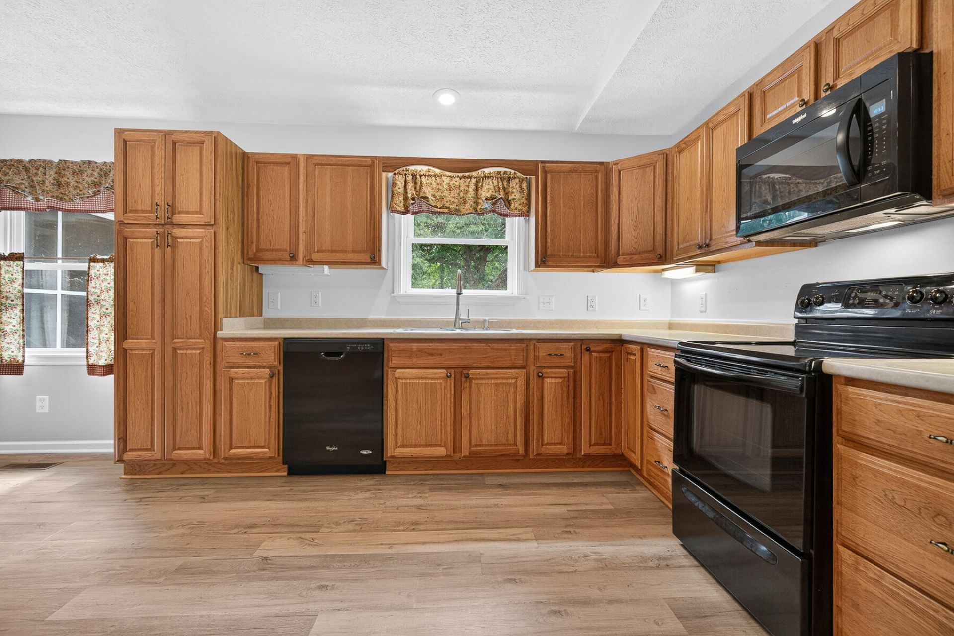 1104 Longpoint Road Photo 29