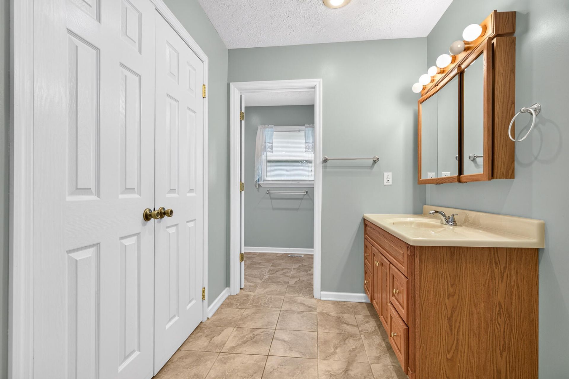 1104 Longpoint Road Photo 40