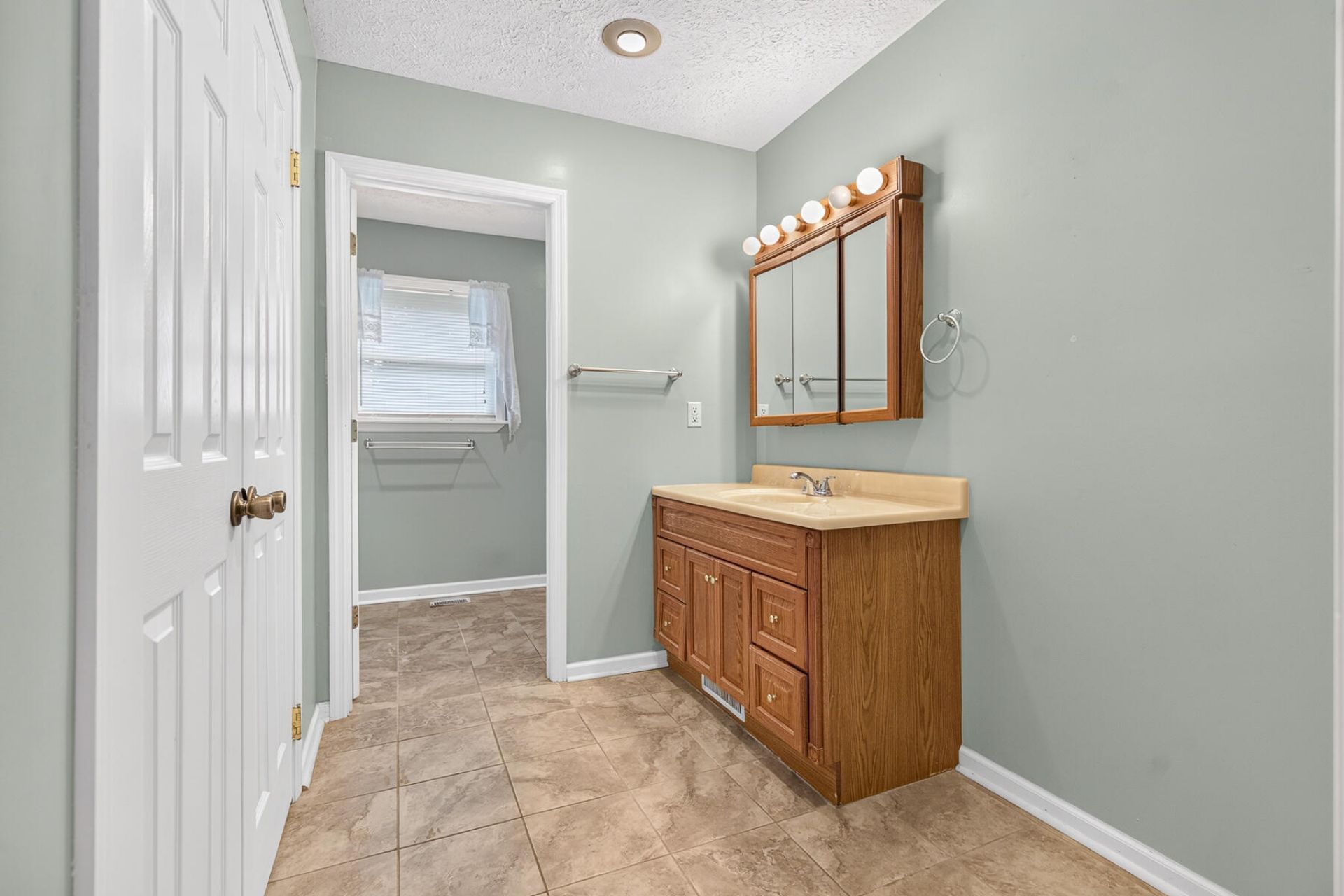 1104 Longpoint Road Photo 41