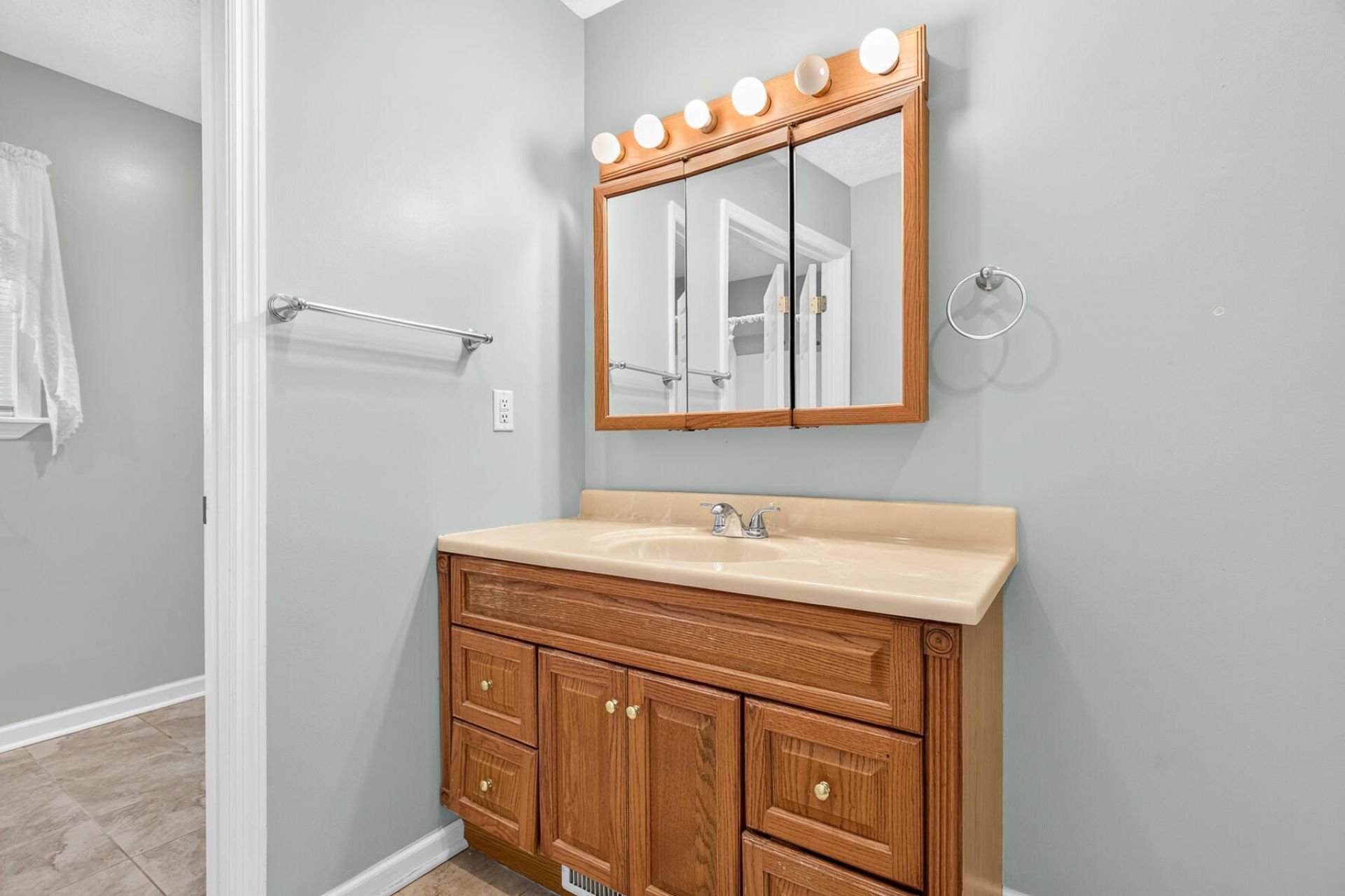 1104 Longpoint Road Photo 42