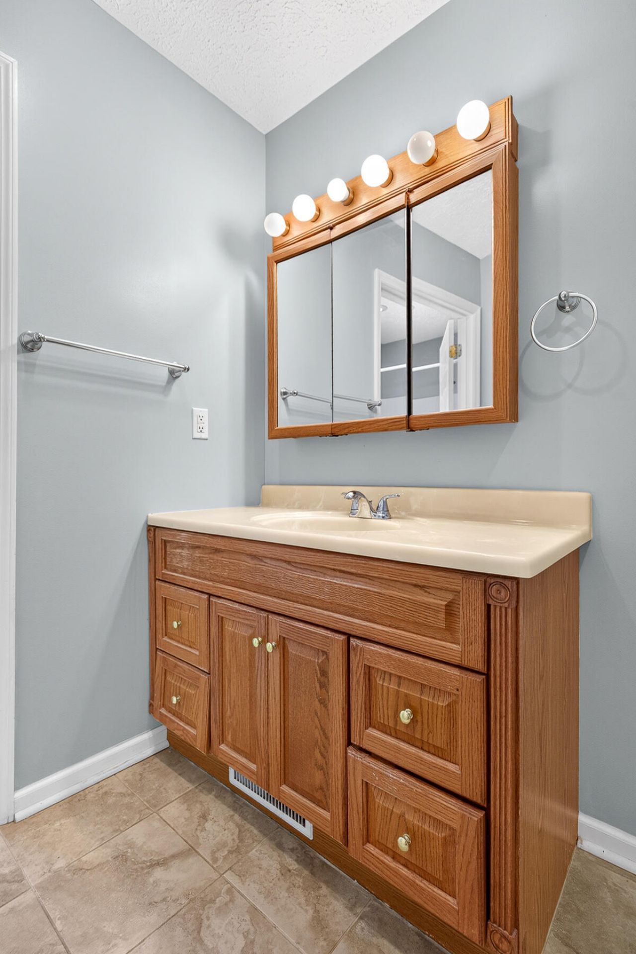 1104 Longpoint Road Photo 43