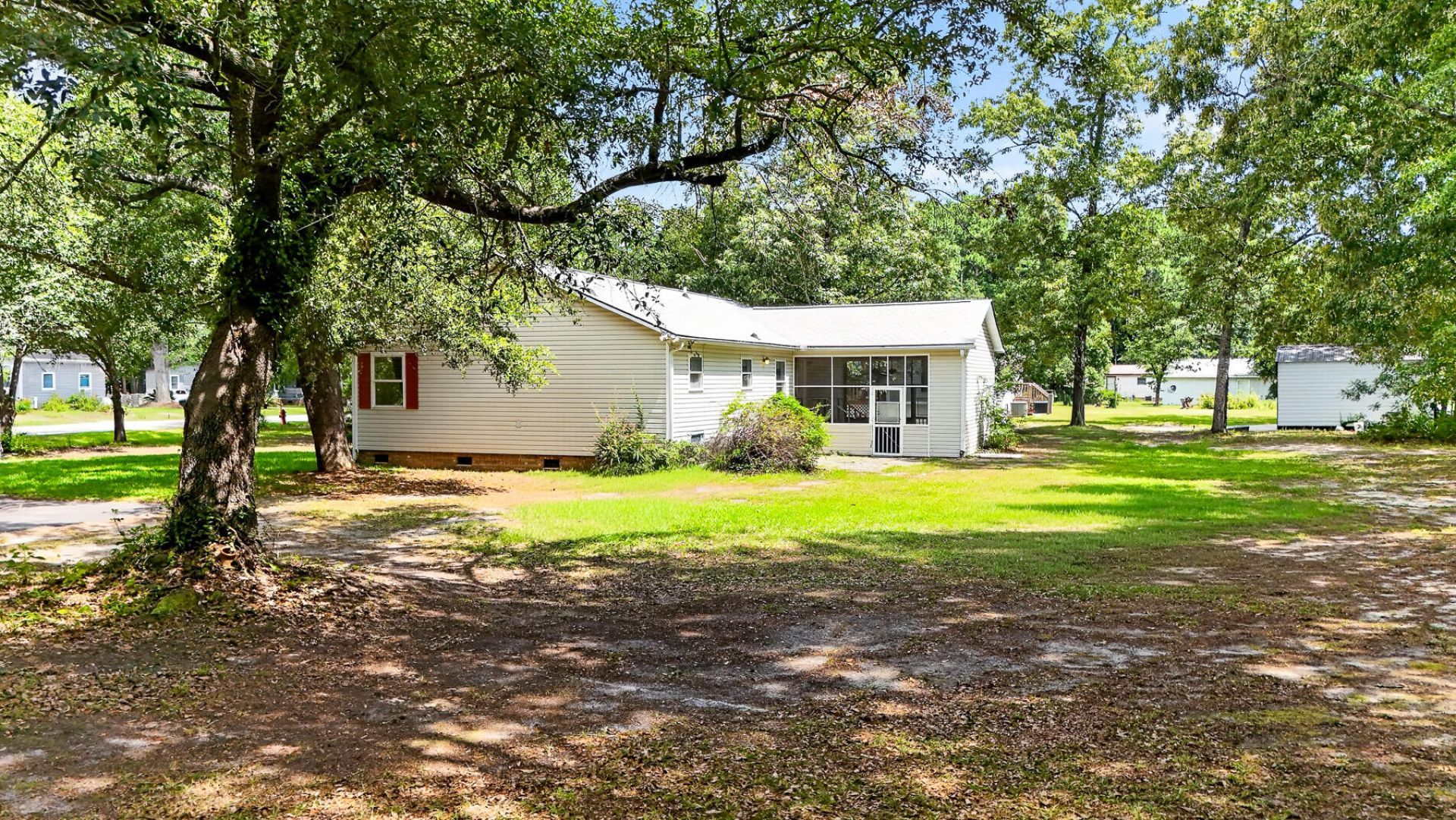 1104 Longpoint Road Photo 5