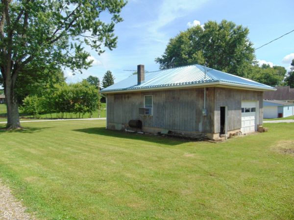 121 S Lebanon Street , Jamestown, IN 46147