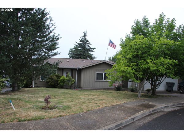 952 N ADAMS ST, Lafayette, OR 97127
