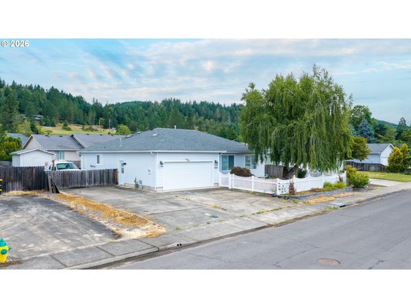 1203 E SECOND AVE, Sutherlin, OR 97479