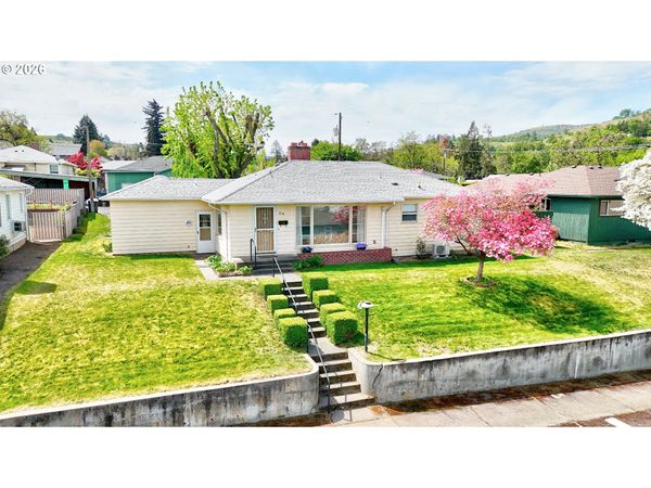 814 W 11TH ST, The Dalles, OR 97058