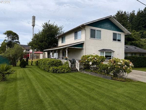 925 FRONT ST, Gardiner, OR 97441