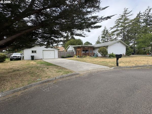 2320 20TH ST, Florence, OR 97439