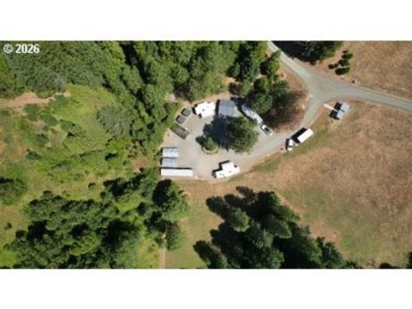 570 TUNNEL RD, Glendale, OR 97442