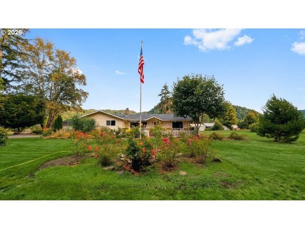 36991 ROW RIVER RD, Cottage Grove, OR 97424