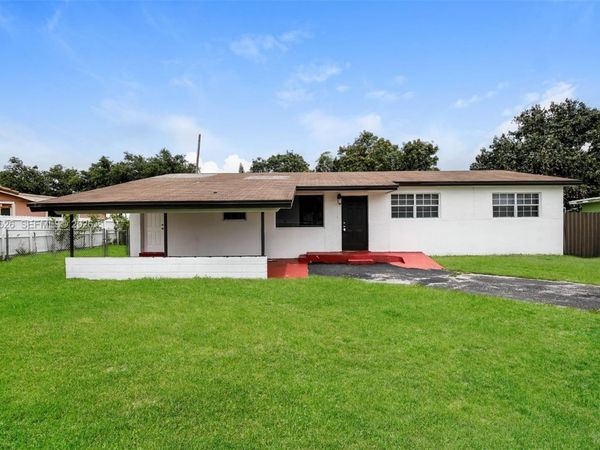 4115 NW 185th St, Miami Gardens, FL 33055