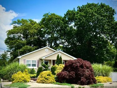 89 Rugby Drive, Shirley, NY 11967