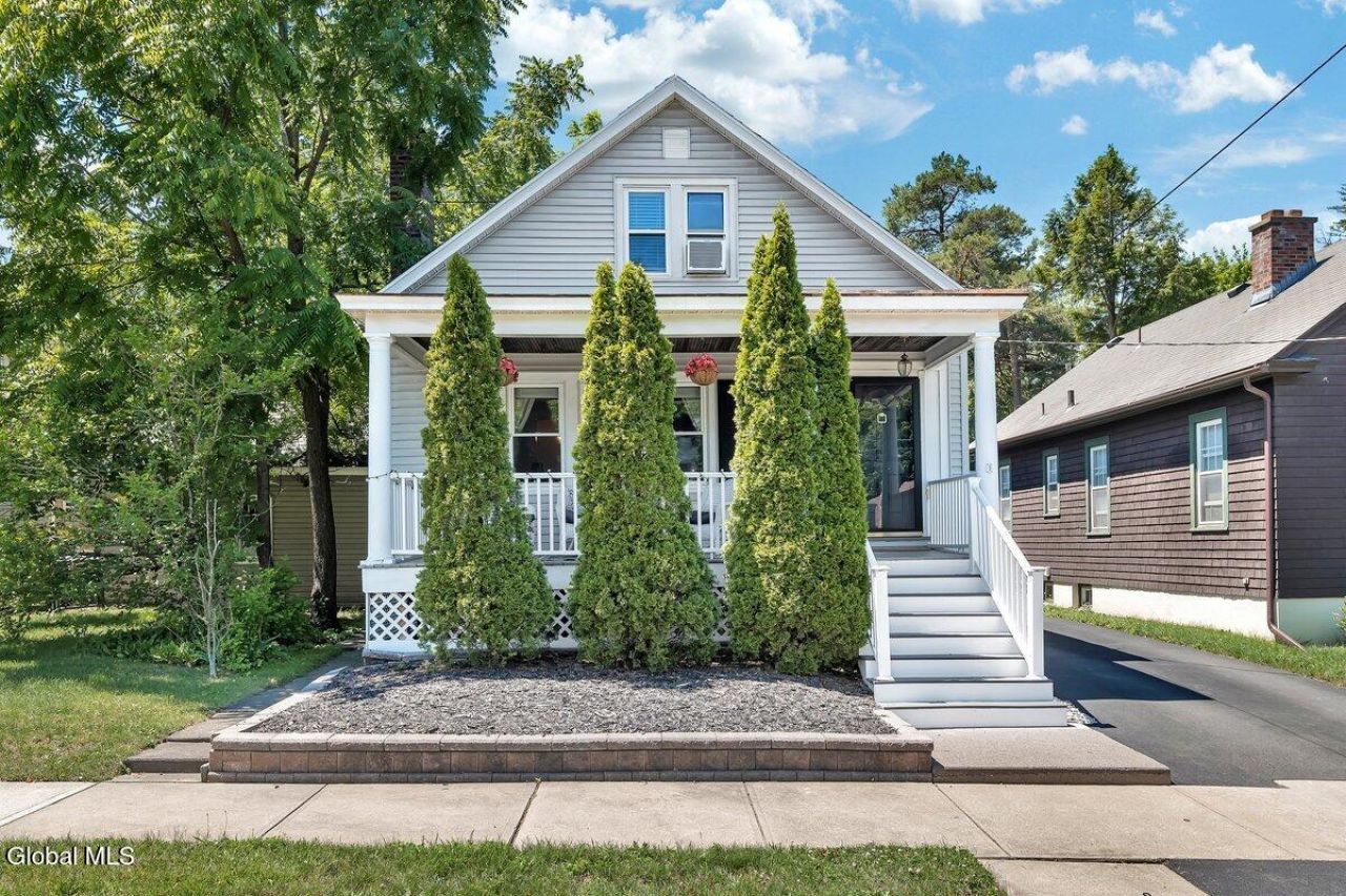 942 Myrtle Avenue, Albany, NY 12208 Main Photo