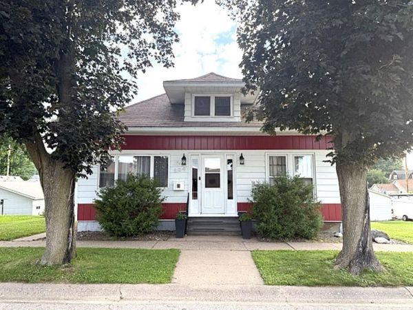 504 S 4th Street, Bellevue, IA 52031