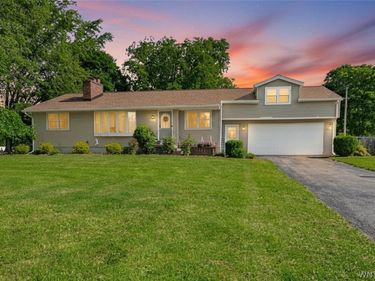 5561 Ridge Road, Lockport, NY 14094