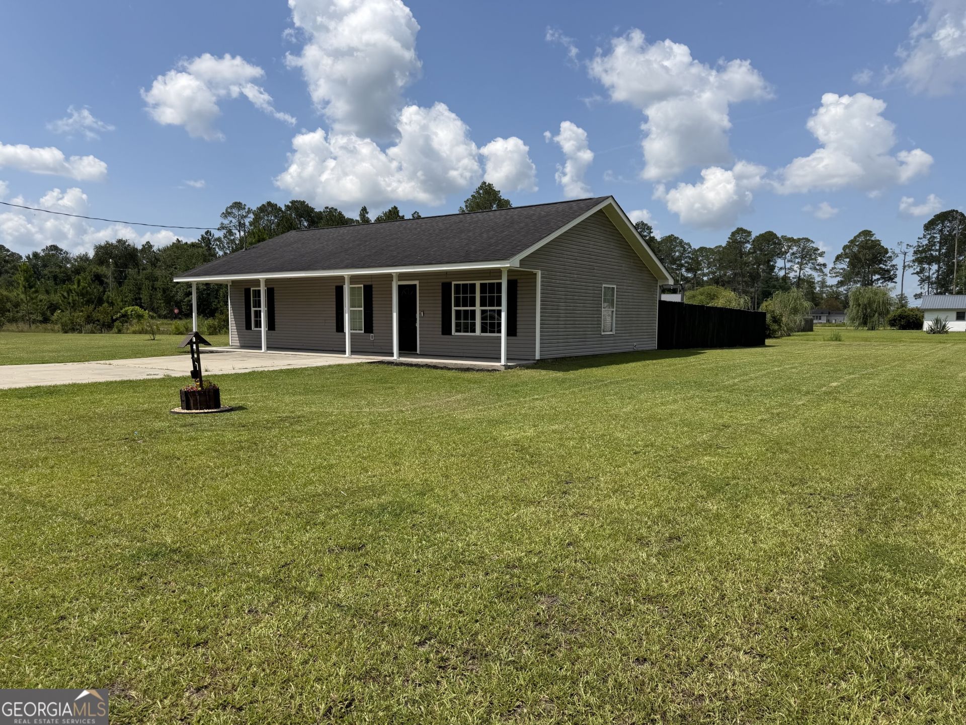 354 Peach Ln, Baxley, GA 31513 Main Photo