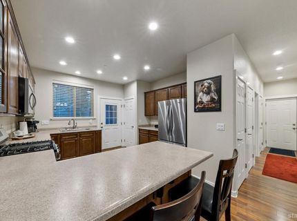 2046 Lukins Way, South Lake Tahoe, CA 96150 Photo