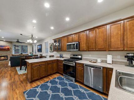 2046 Lukins Way, South Lake Tahoe, CA 96150 Photo