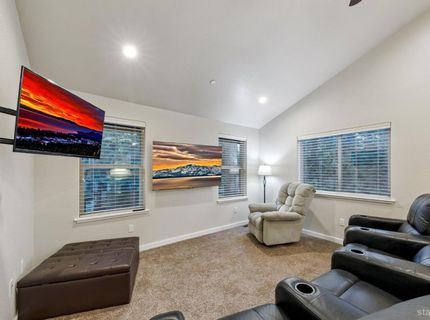 2046 Lukins Way, South Lake Tahoe, CA 96150 Photo