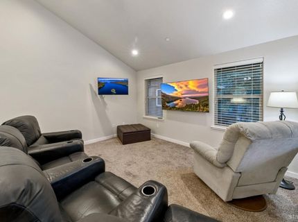 2046 Lukins Way, South Lake Tahoe, CA 96150 Photo
