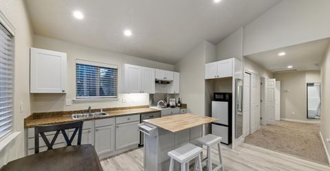 2046 Lukins Way, South Lake Tahoe, CA 96150 Photo