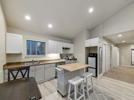 2046 Lukins Way, South Lake Tahoe, CA 96150 Photo