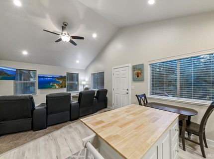 2046 Lukins Way, South Lake Tahoe, CA 96150 Photo
