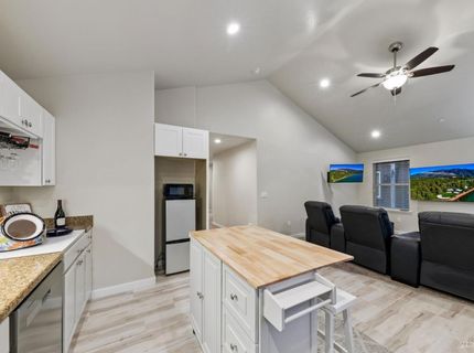2046 Lukins Way, South Lake Tahoe, CA 96150 Photo