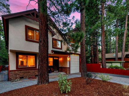 2046 Lukins Way, South Lake Tahoe, CA 96150 Photo