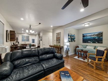 2046 Lukins Way, South Lake Tahoe, CA 96150 Photo